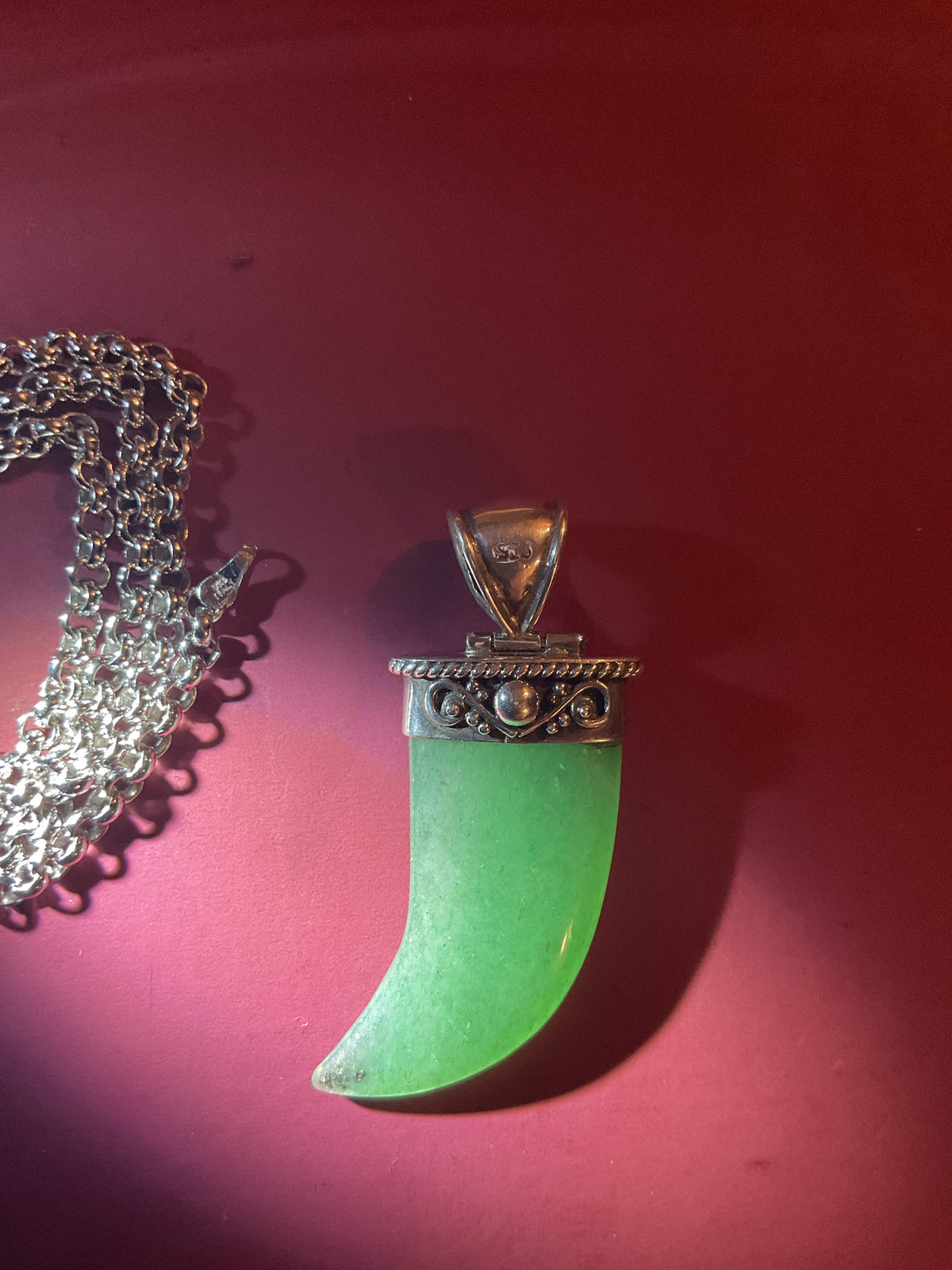 18 inch 12.6 gram new 925 silver necklace with vintage 925 green aventurine natural stone pendant wrapped in 925 silver. Pendant weighs 10 grams for a total weight of 22.6 grams