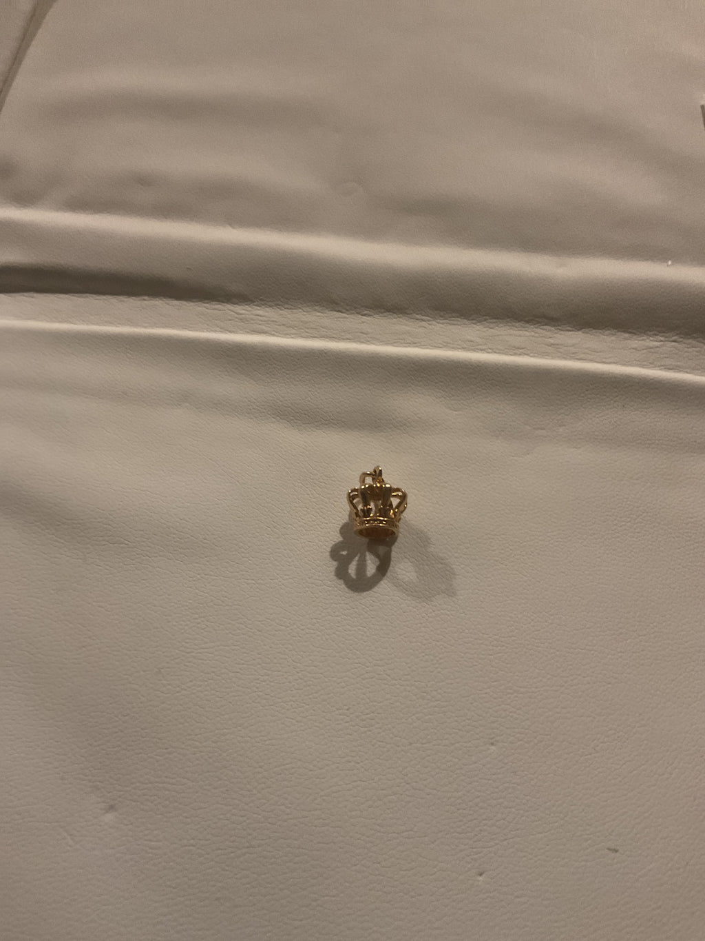 20K solid gold crown 1.3 grams