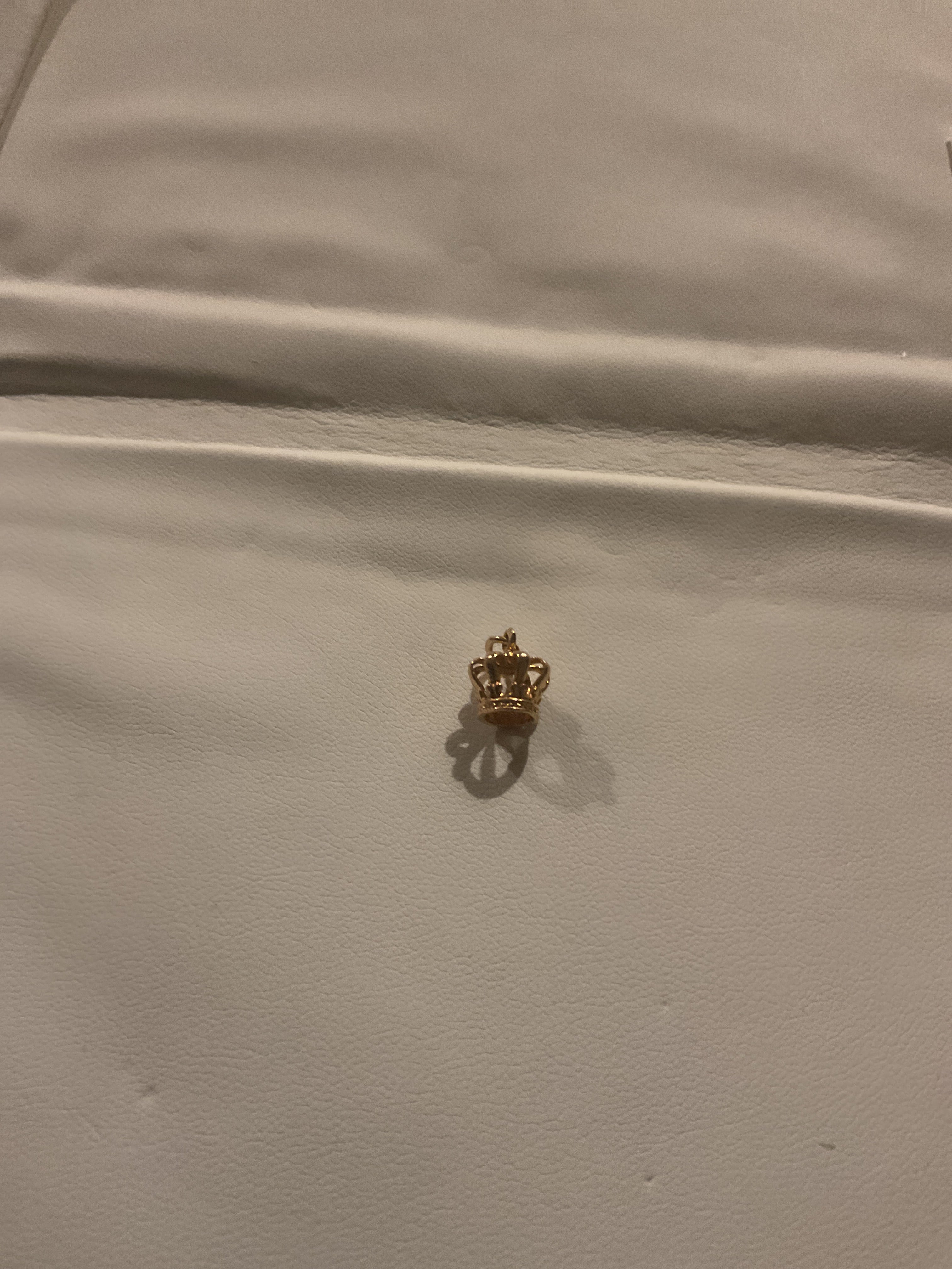 20K solid gold crown 1.3 grams