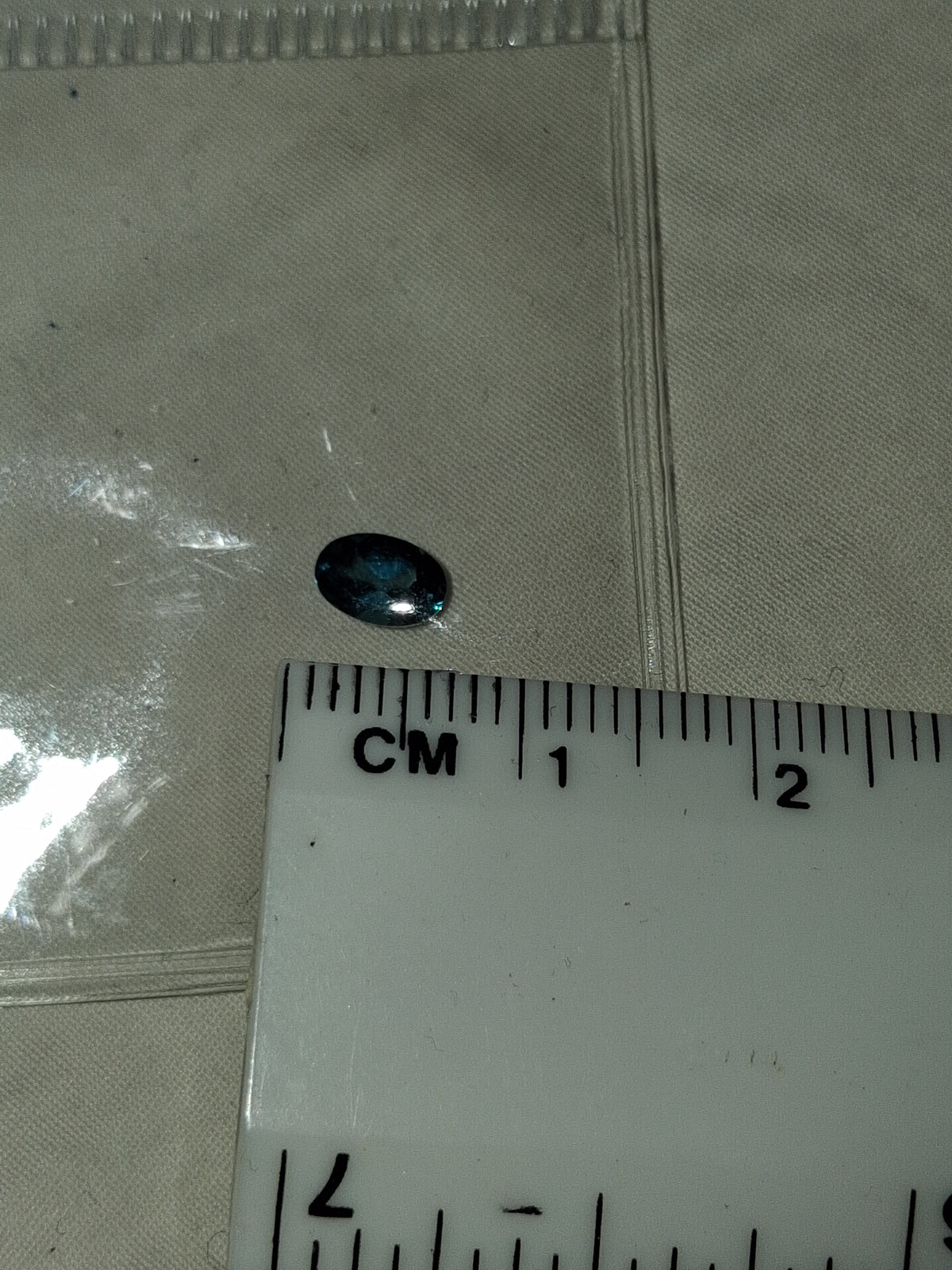 Oval tanzanite size roughly 8×6 mm. Its a loose stone cut, roughly 1–1.5 carats. Free shipping.!