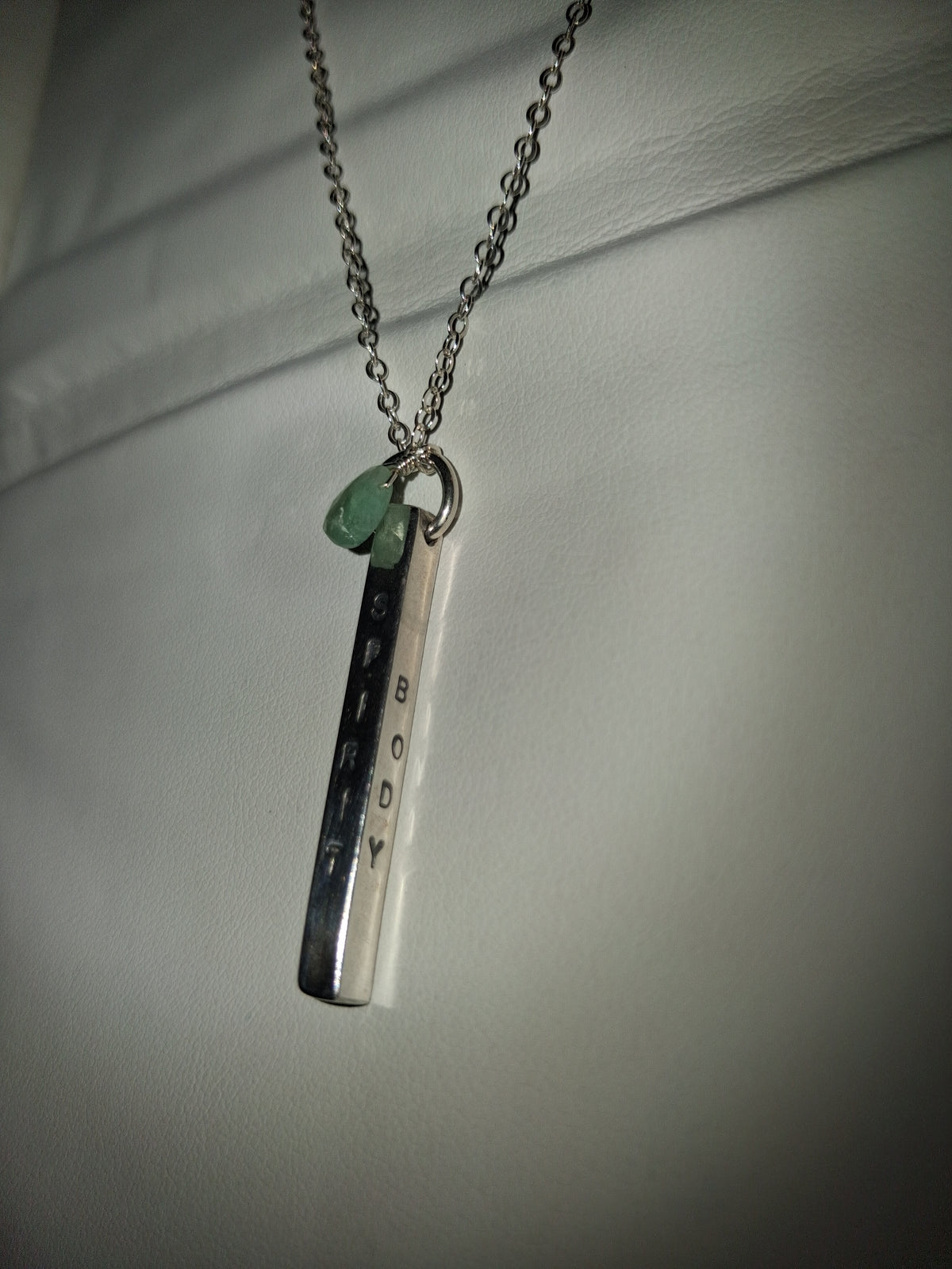 18" long 925 silver necklace with 925 silver pendant 7.5 grams "ESTATE"