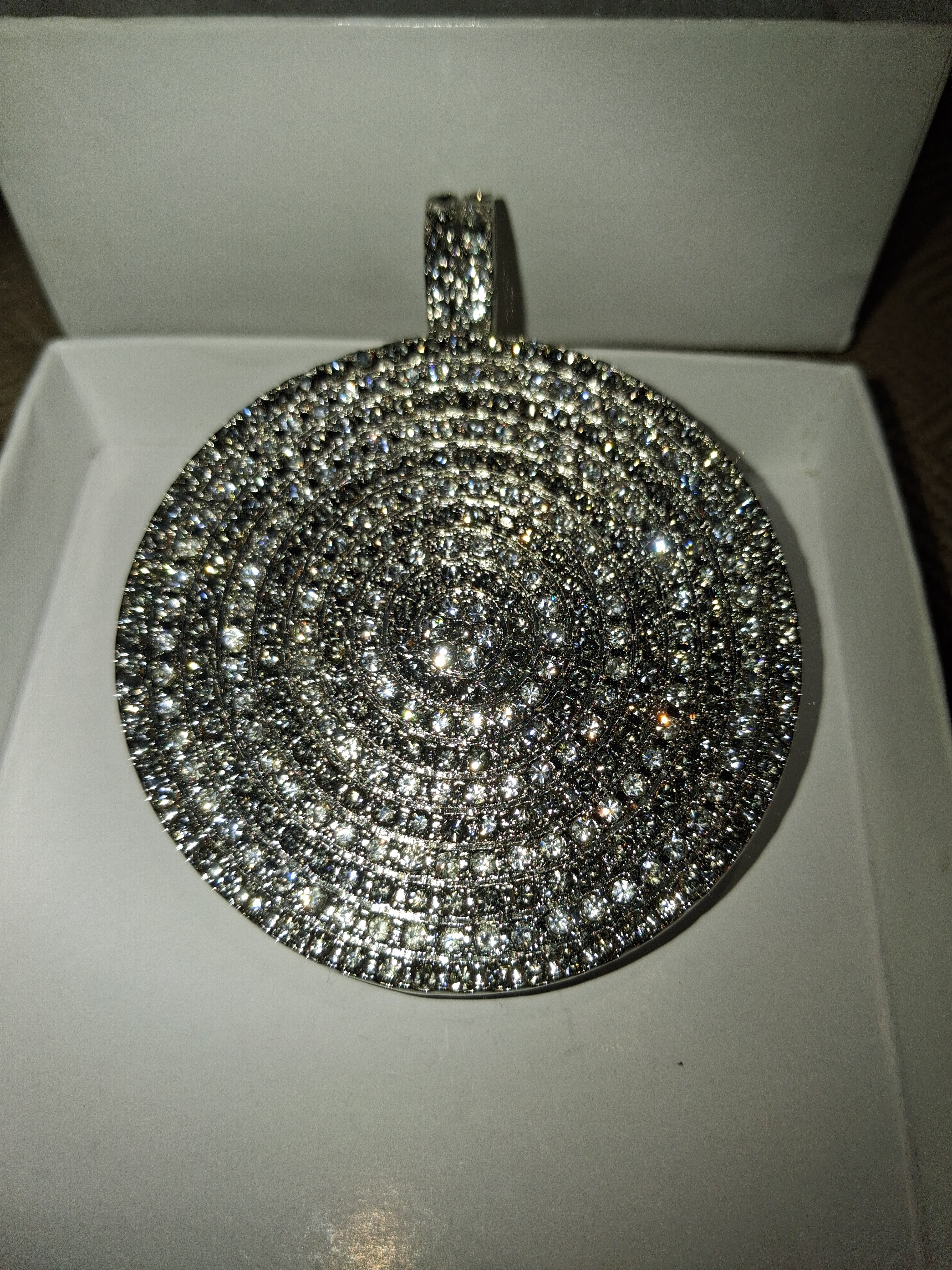 Costume pendant
