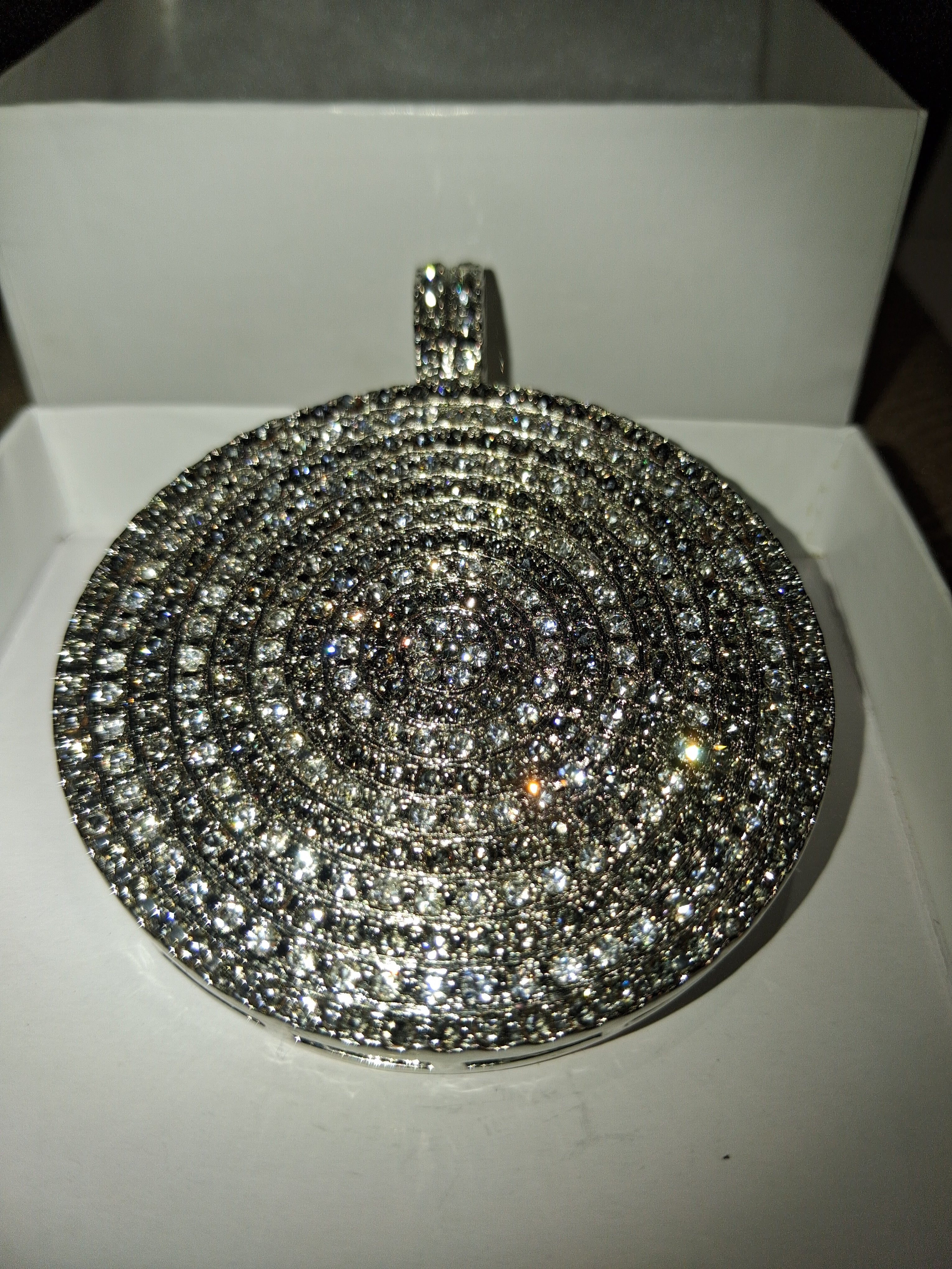 Costume pendant
