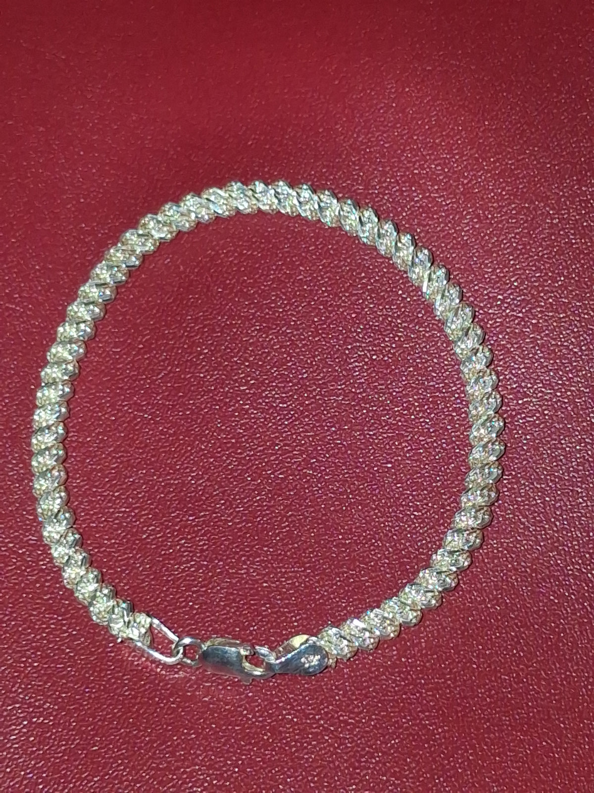 New 7 inch, 8.8 gram 925 italian made sterling silver woman's diamond cut bracelet.
