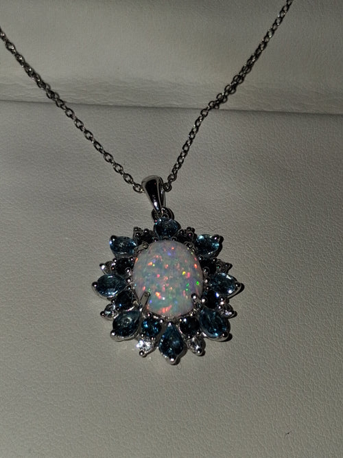 925 silver necklace included with 925 silver pendant. Both new items. Weight 4.5 grams 18 inches long. Australian opal.