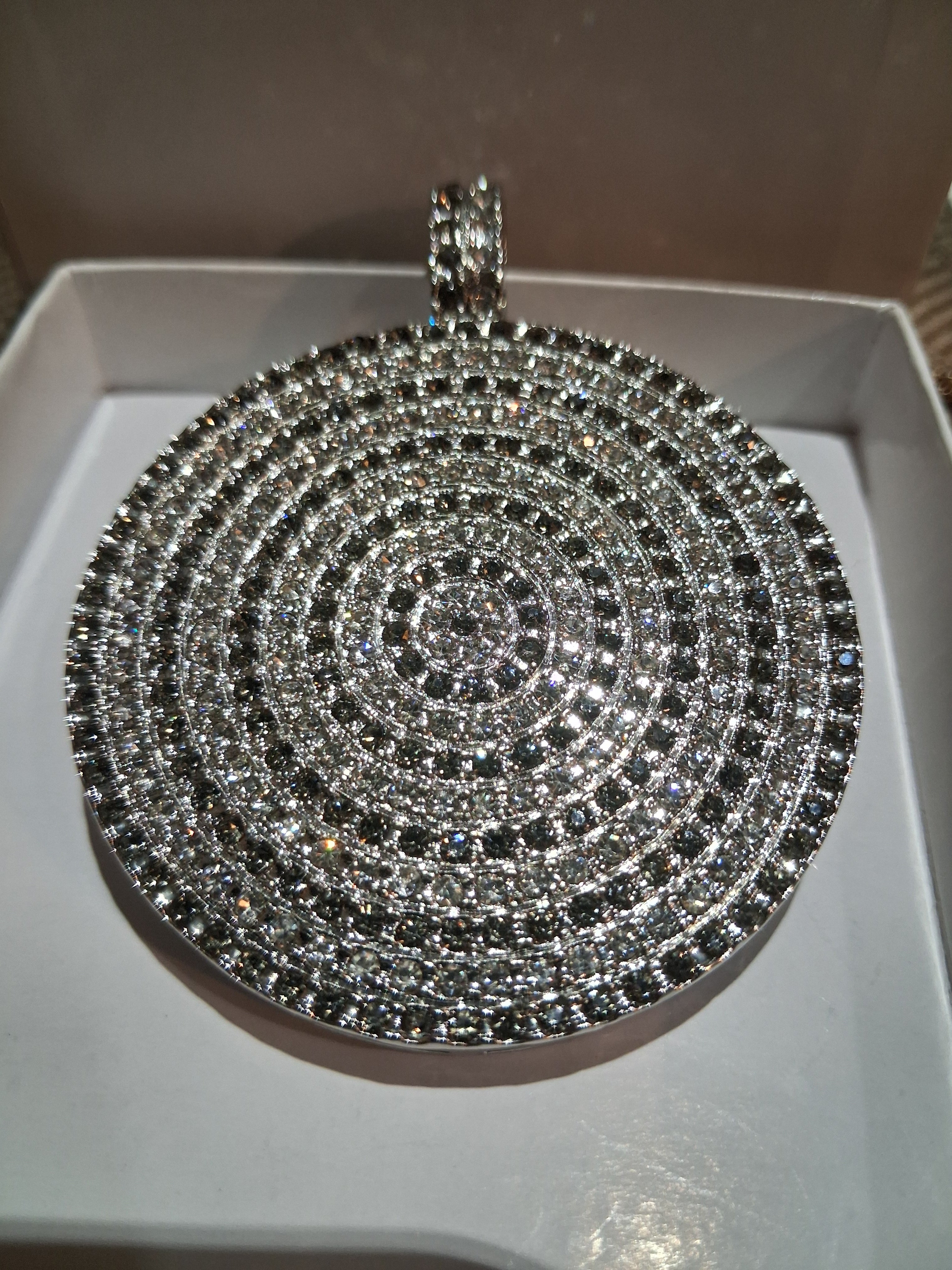 Costume pendant