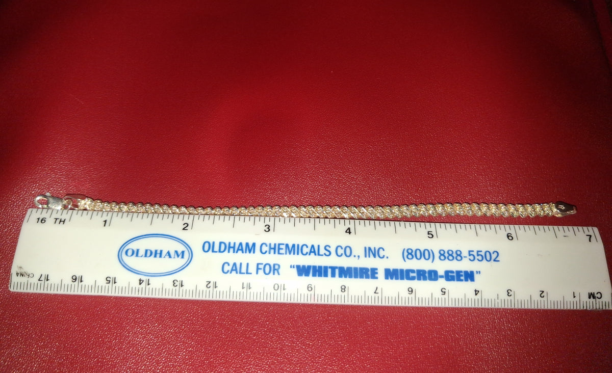 New 7 inch, 8.8 gram 925 italian made sterling silver woman's diamond cut bracelet.