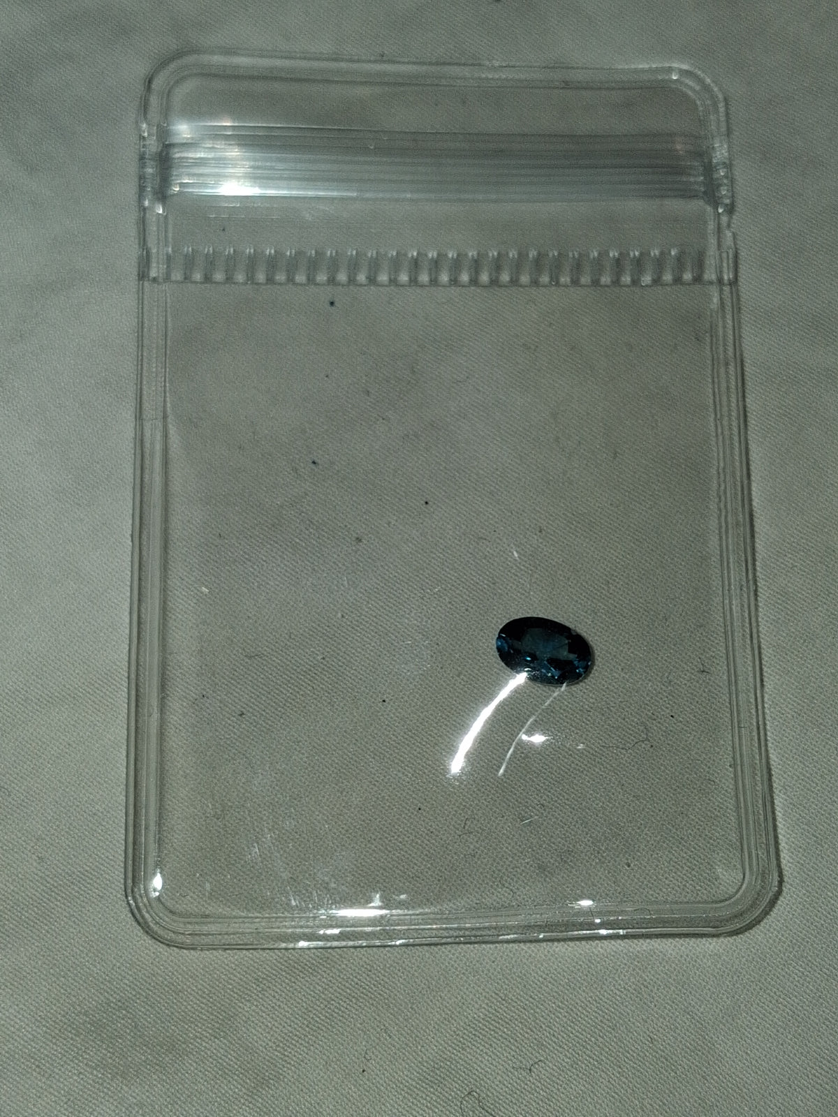 Oval tanzanite size roughly 8×6 mm. Its a loose stone cut, roughly 1–1.5 carats. Free shipping.!