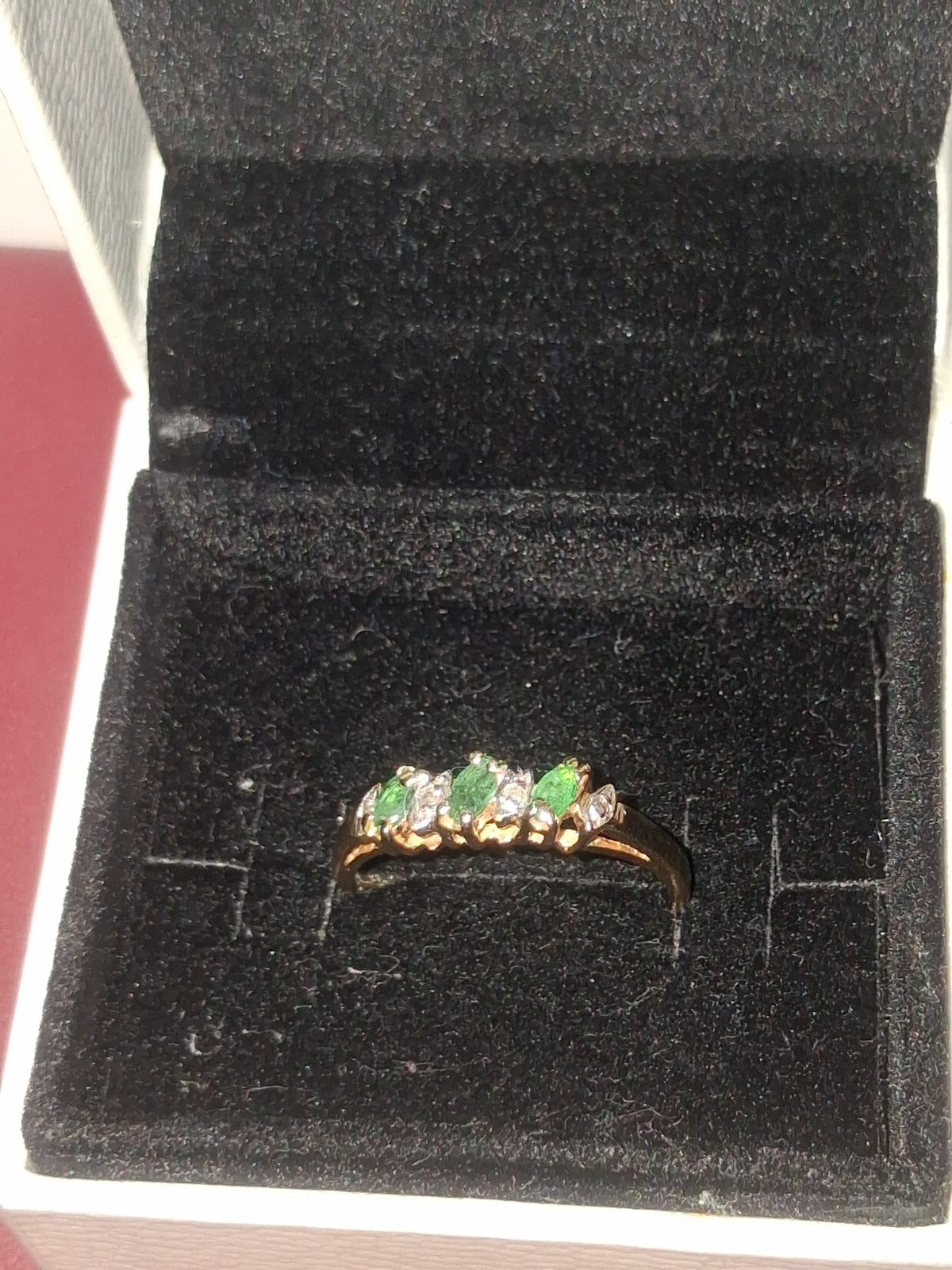 3 natural Emeralds around 0.55 CTW/ 3 -si clarity, natural diamonds. 💎 set in 10k yellow gold. Weighs 1.7 grams/ size 7