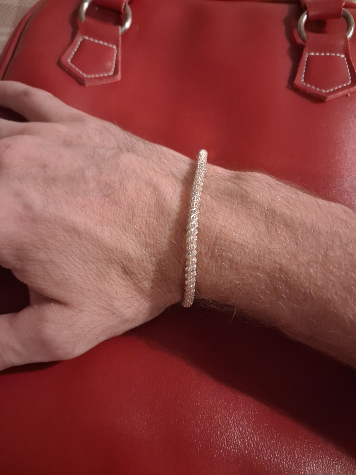 New 7 inch, 8.8 gram 925 italian made sterling silver woman's diamond cut bracelet.