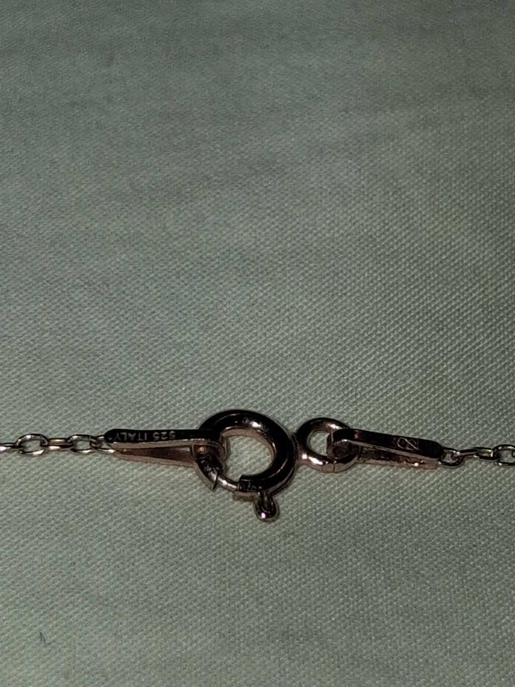 Beautiful new rose gold color 925 stering silver, and italian made. The length is 18 inches long. Total weight is 2.0 grams. Stamped and tested. Authentic.