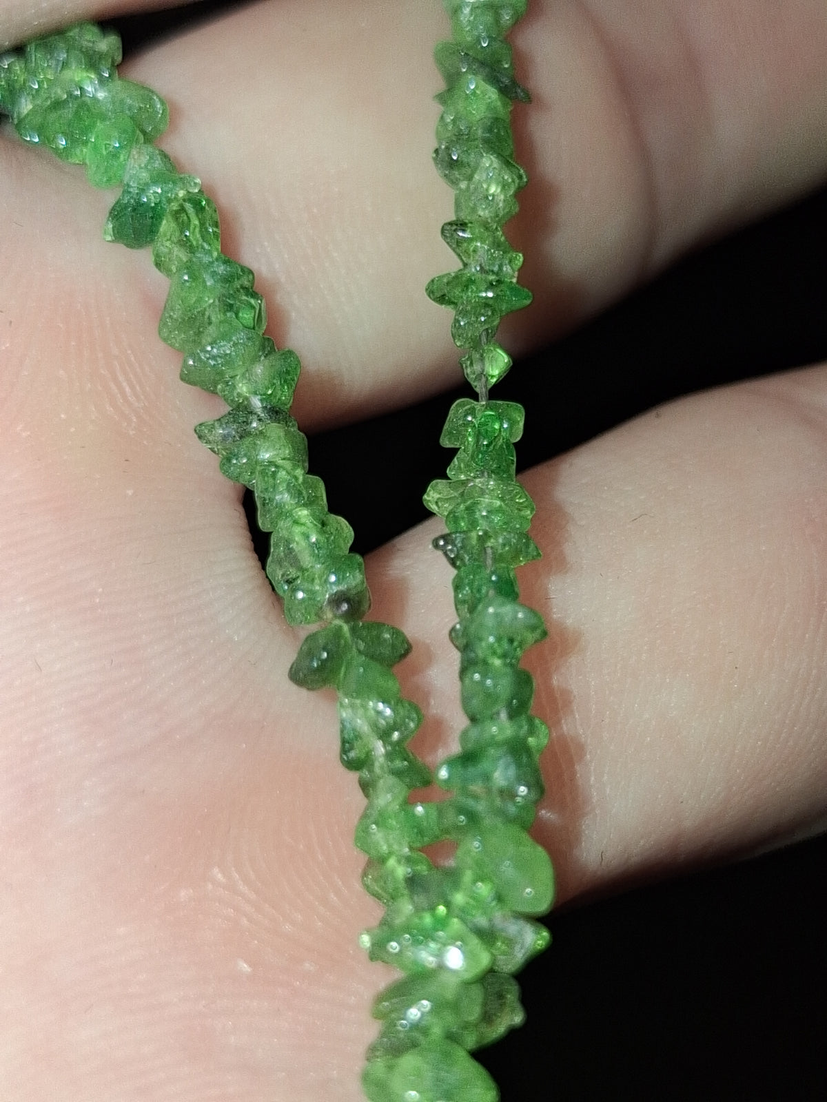 New beautiful silver, Handmade, beaded, natural Columbian emerald chip necklace. 19.5 inches long, and weighs 8.5 grams