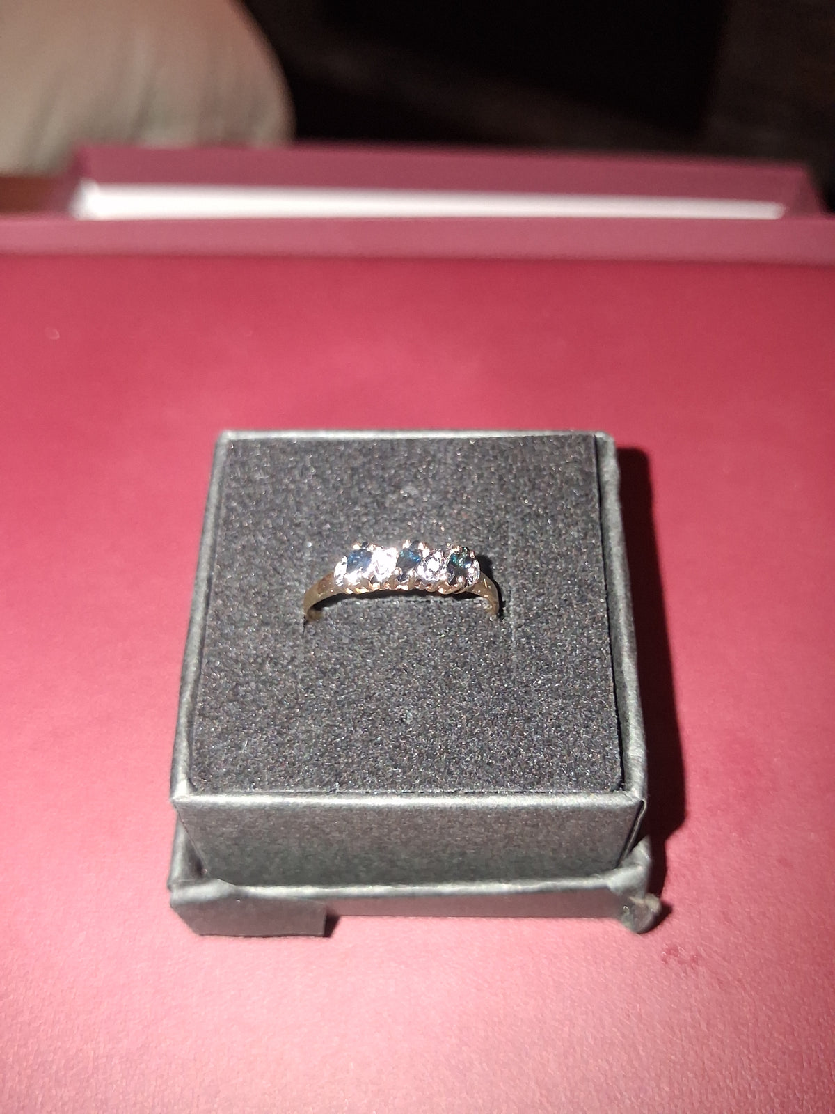 3 natural blue sapphires around 0.50 CTW, with 3 si quality, natural diamonds 💎 set in 10k gold/ size 7/ 1.4 grams